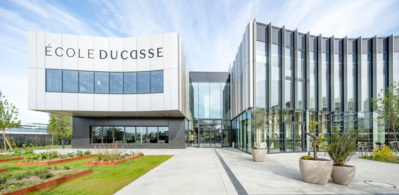 Ecole Ducasse – Paris Campus, Meudon, parvis