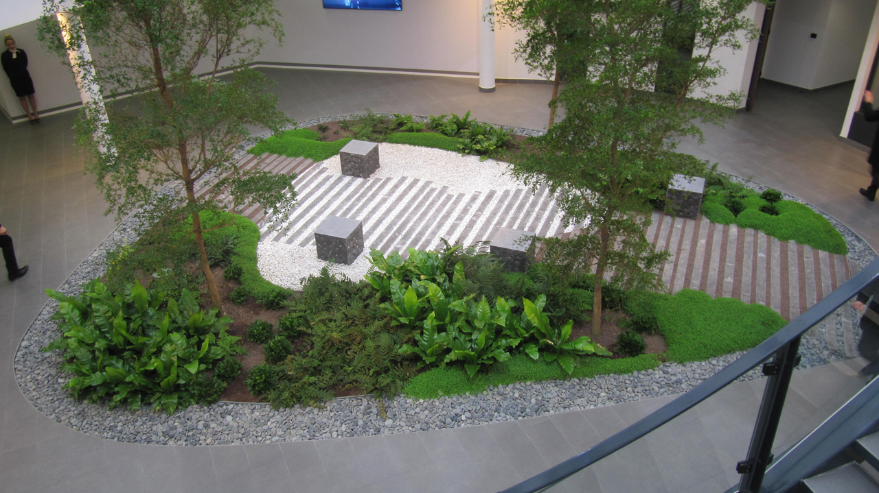 Helios Research centre, Saint-Jean-de-Braye, patio