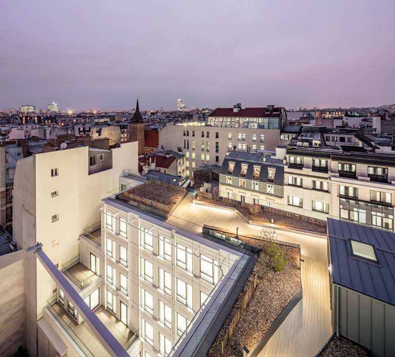 Cortis, Paris, roof