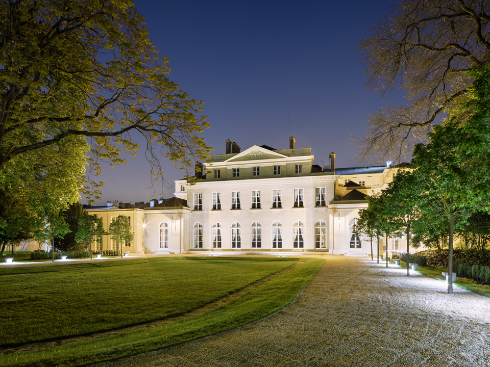 Chinese embassy, paris, photo