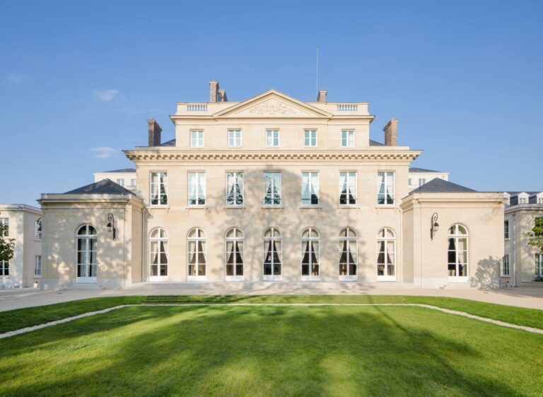 Chinese embassy, paris, photo