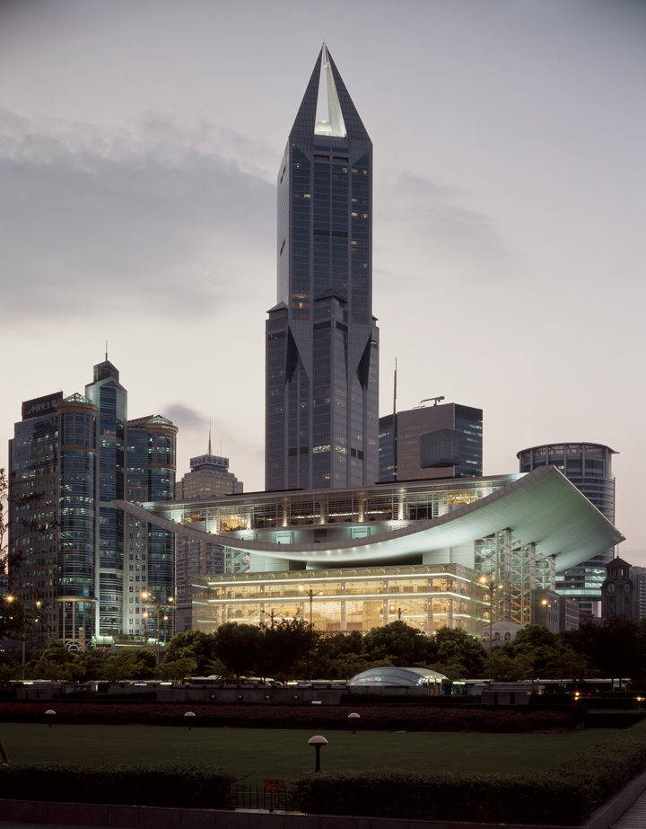 Opera de Shanghai, Chine, exterieur nuit