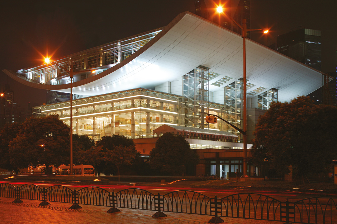 Opera de Shanghai, Chine, exterieur nuit